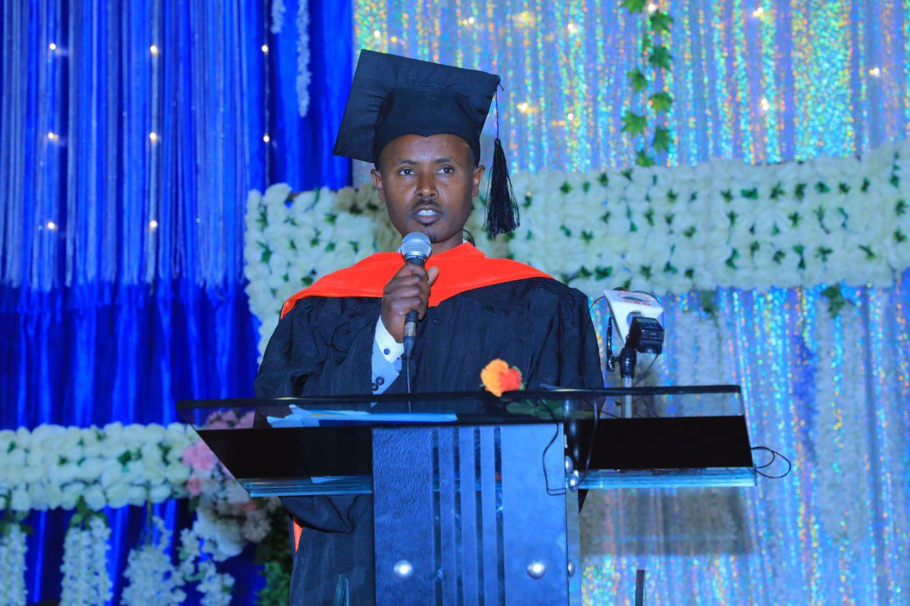 ሰላሌ ዩኒቨርሲቲ በጤናው ዘርፍ በተለያዩ የትምህርት ፕሮግራሞች ያሰለጠናቸውን ተማሪዎች አስመርቋል።