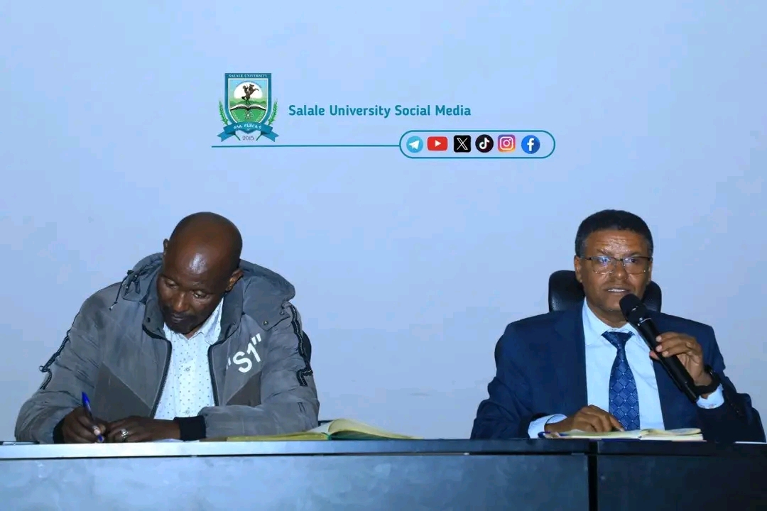 Pirezidaantiin Yuunivarsiitii Salaalee, Dr. Fayyeeraa Dhinsaa, Hojjettoota Bulchiinsaa Waliin Mari’atan..